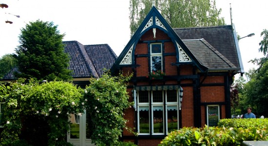 Renovatie en onderhoud van het Telefoonhuisje in Baarn Renovatie en onderhoud van het Telefoonhuisje in Baarn